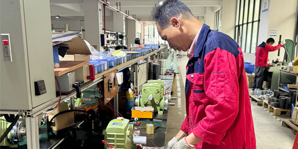 蝸輪減速機(jī)是一種常見的動(dòng)力傳動(dòng)裝置