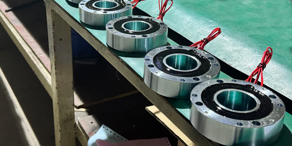 電磁離合制動(dòng)器在切紙機(jī)械中的重要性